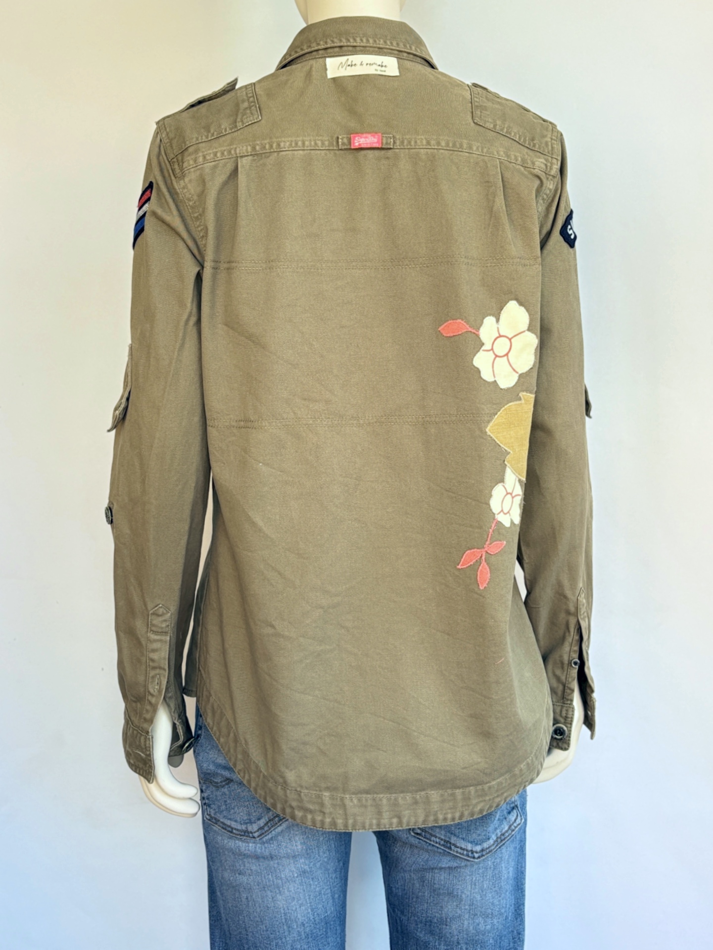 Jacka militär röda vita blommor25 Remake jacka