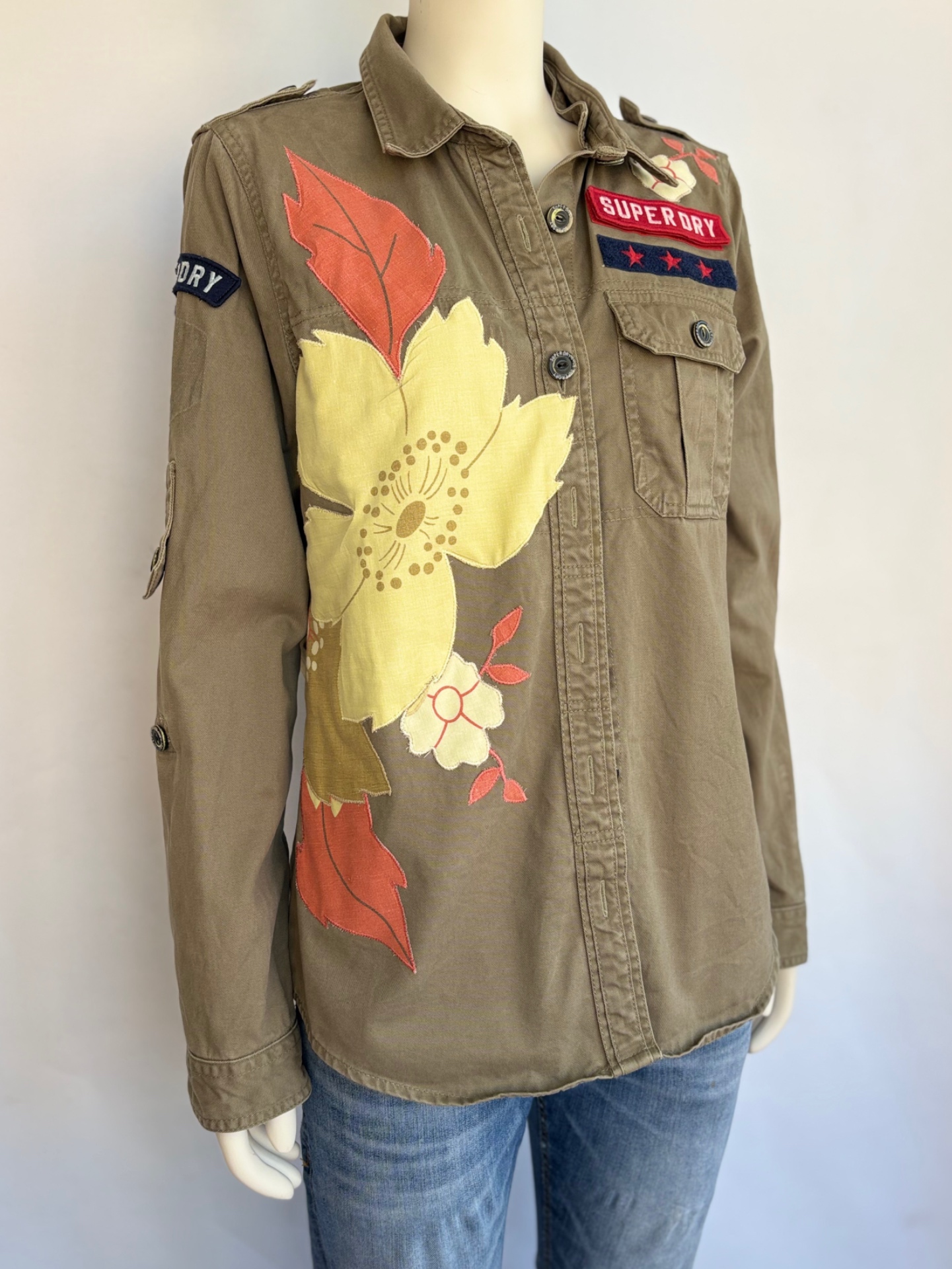 Jacka militär röda vita blommor4 Remake jacka